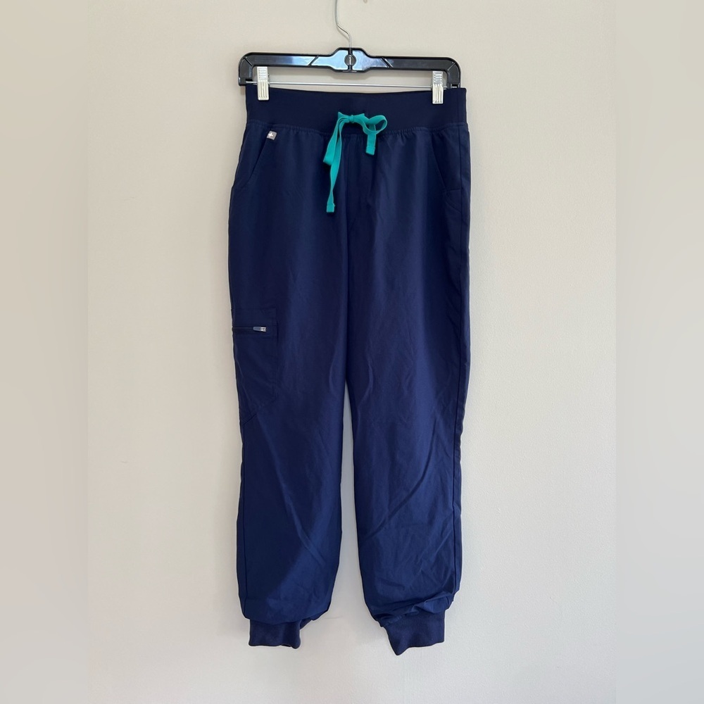 FIGS Zamora FREEx Lined Jogger Scrub Pants in Navy Blue, size S/P